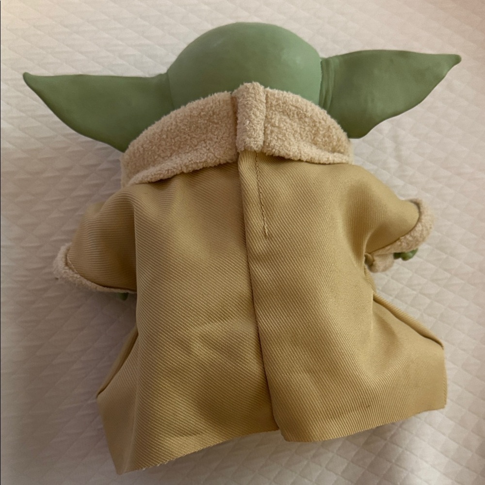 Hazbro Animated Baby Yoda Star Wars Toy. Like New. Works! Includes batteries. - Picture 7 of 11